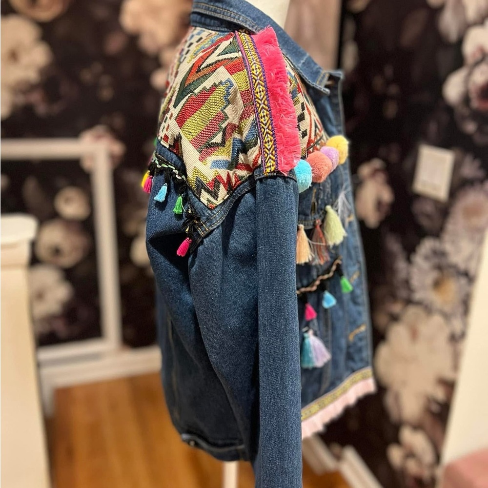 Unique jean jacket. - Picture 3 of 5
